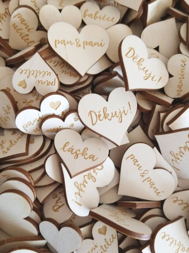 💛 Malý detail, který dokáže velké věci! 💛 Dřevěná srdíčka s nápisy a drevené výřezy dodají tvému tvoření ten pravý osobní...